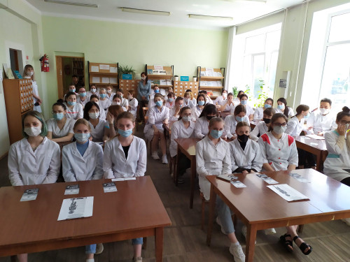 Студенты колледжа посмотрели и обсудили фильм "Секреты манипуляции. Табак".